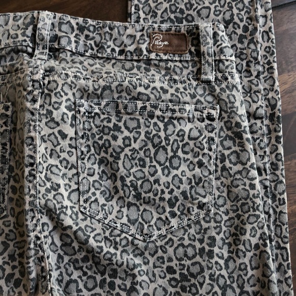 🎉Host Pick!🎉Paige "Peg"Skinny Leopard Jeans - Picture 8 of 10